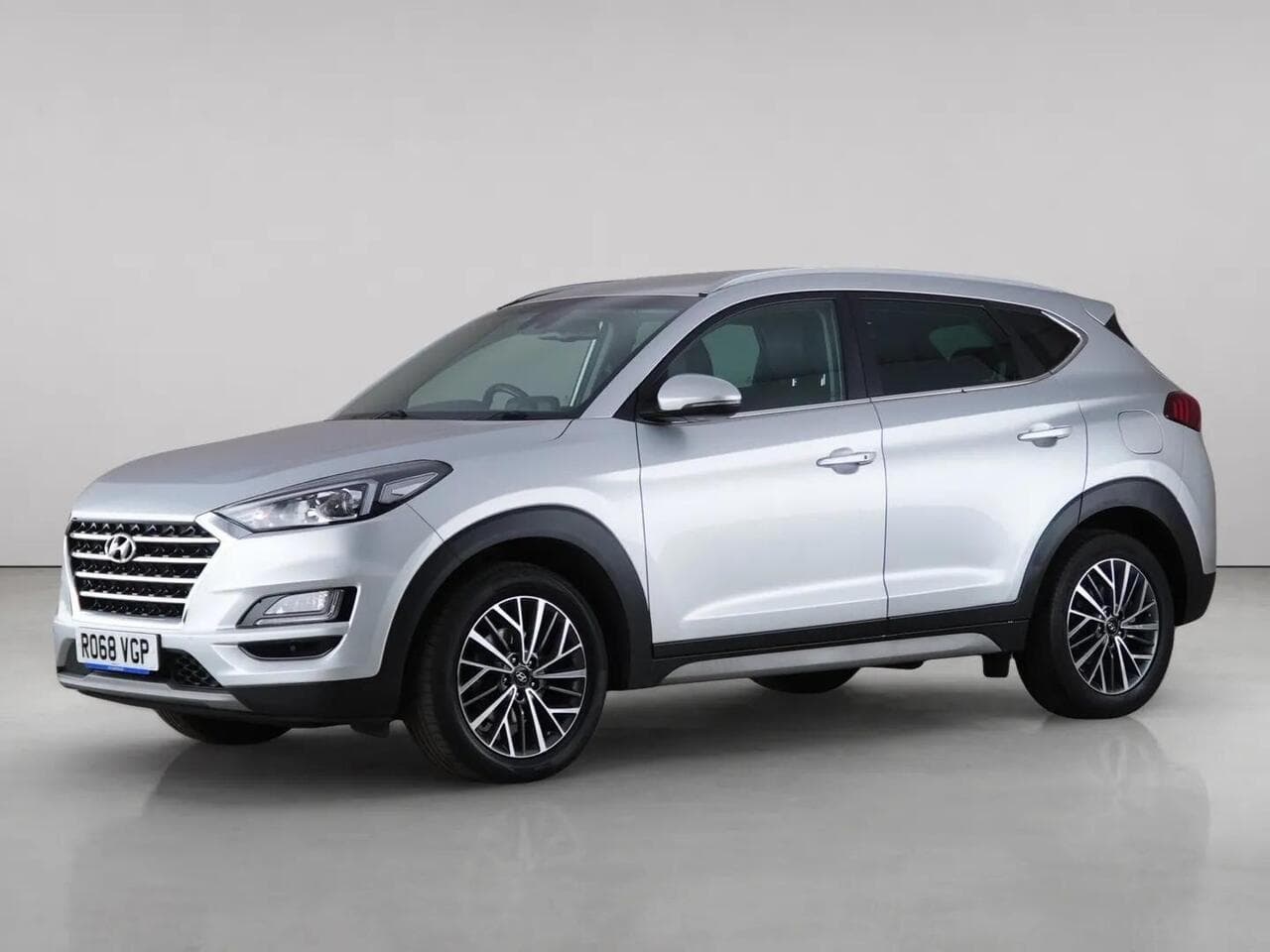 Hyundai TUCSON thumbnail Front Left