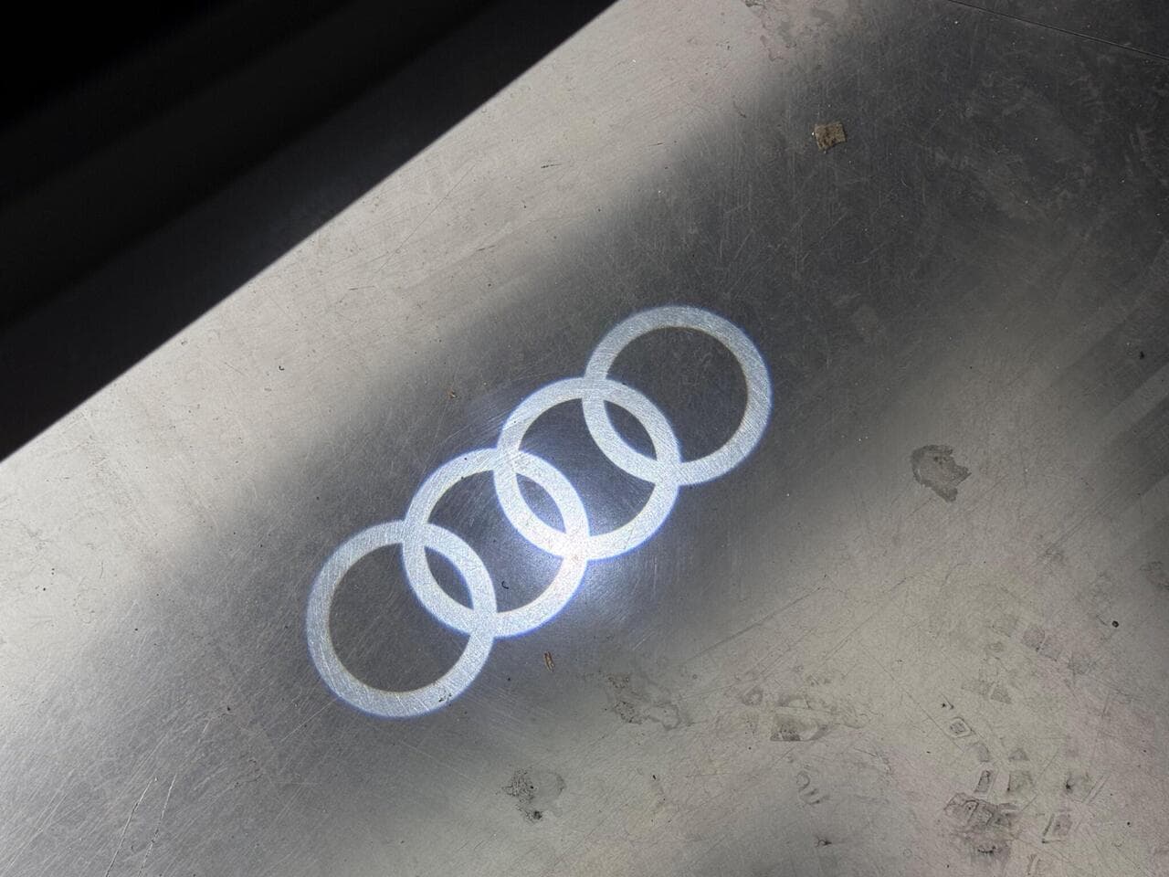 Audi A5 Cabriolet thumbnail Badge Exterior