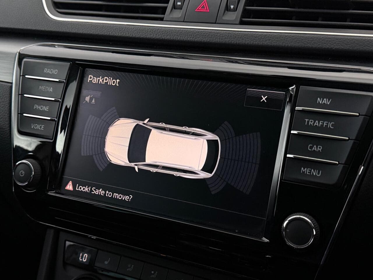 Skoda Superb thumbnail Infotainment System