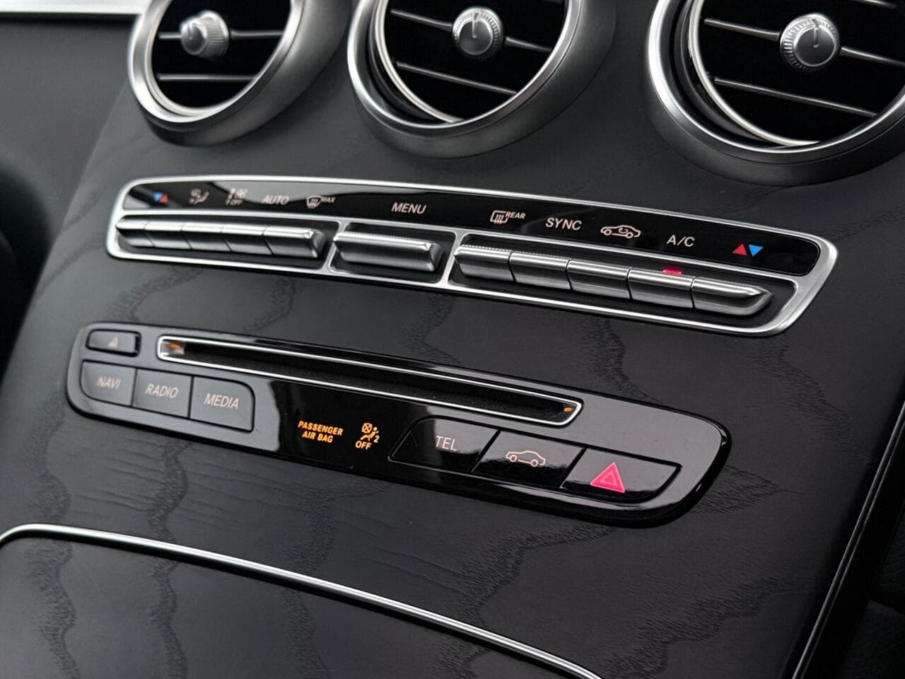 Mercedes-Benz GLC thumbnail Misc Controls