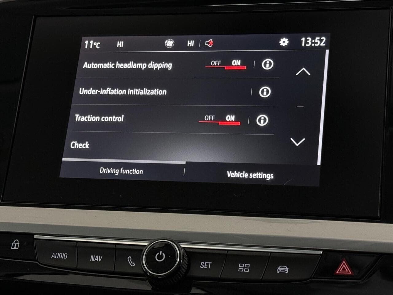 Vauxhall Grandland thumbnail Infotainment System