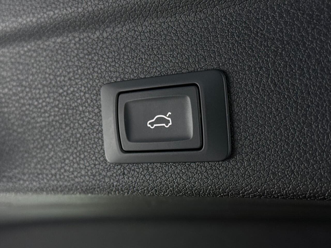 Audi Q3 thumbnail Misc Controls