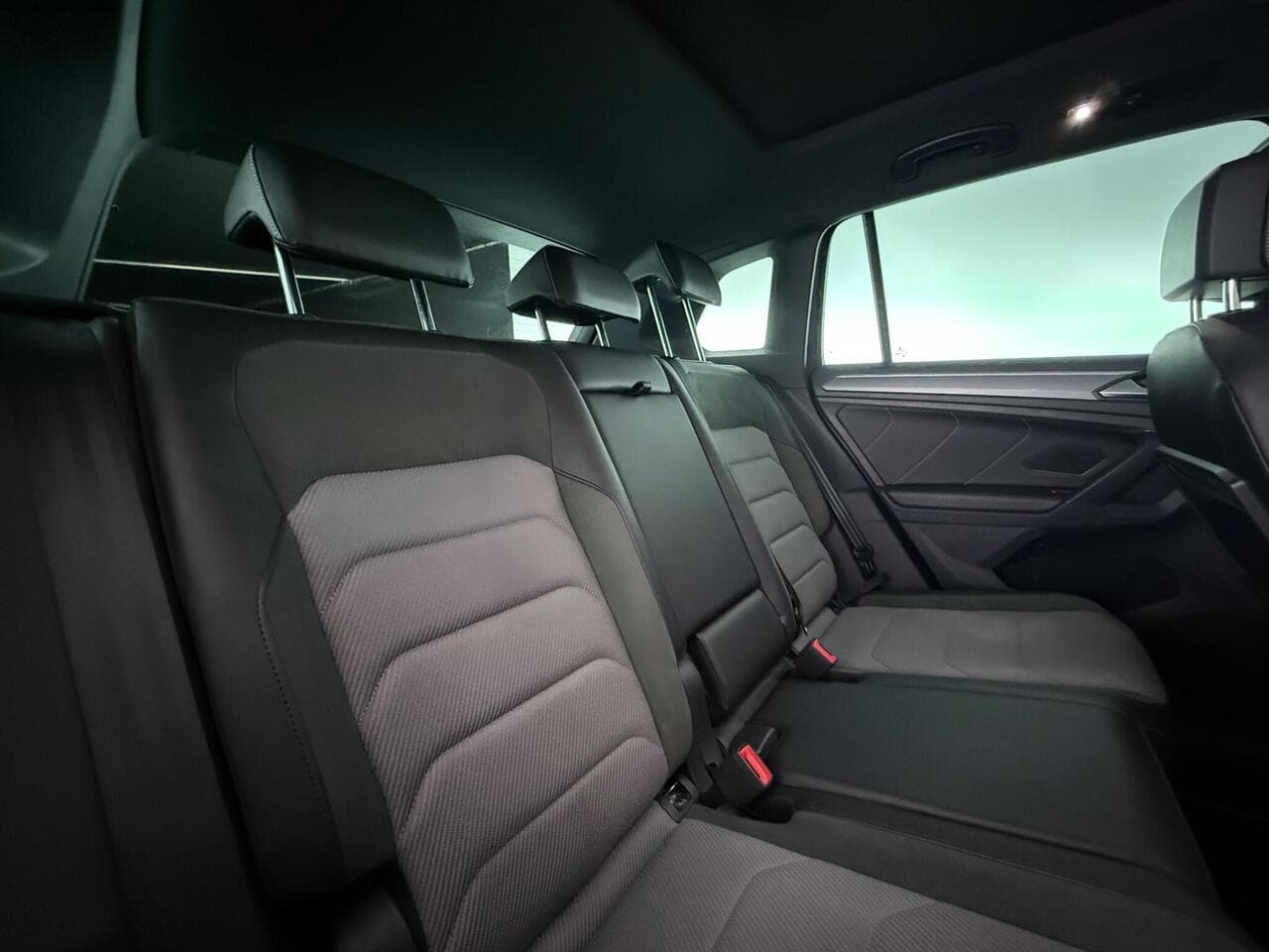Volkswagen Tiguan thumbnail Seats Rear