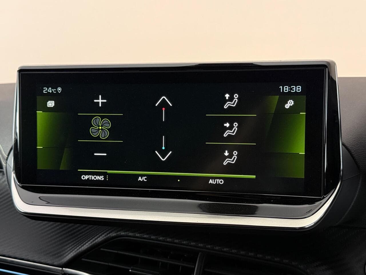Peugeot 208 thumbnail Infotainment System