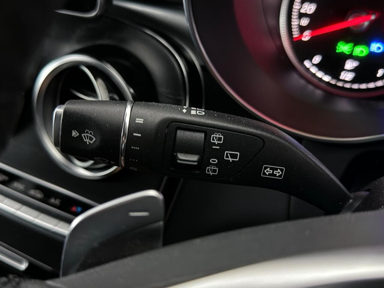 Mercedes-Benz GLC thumbnail Misc Controls