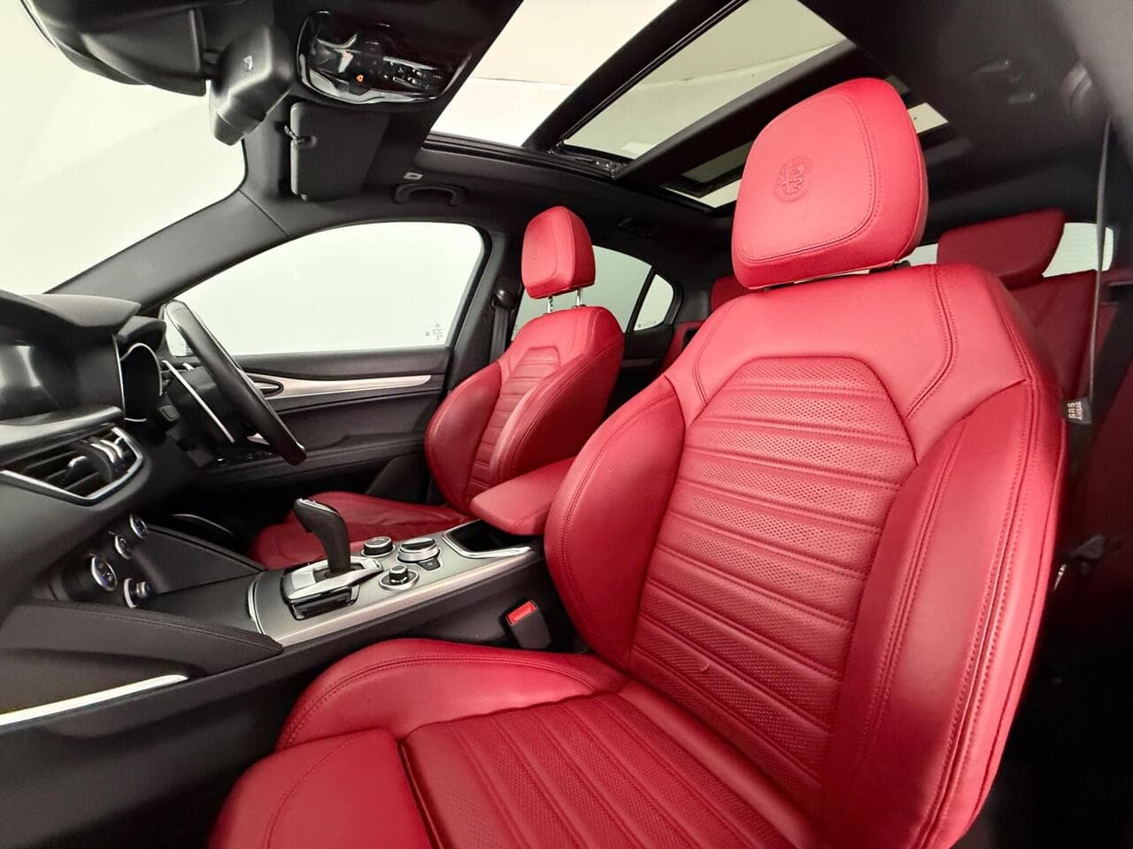 Alfa Romeo Stelvio thumbnail Seat Front Passenger