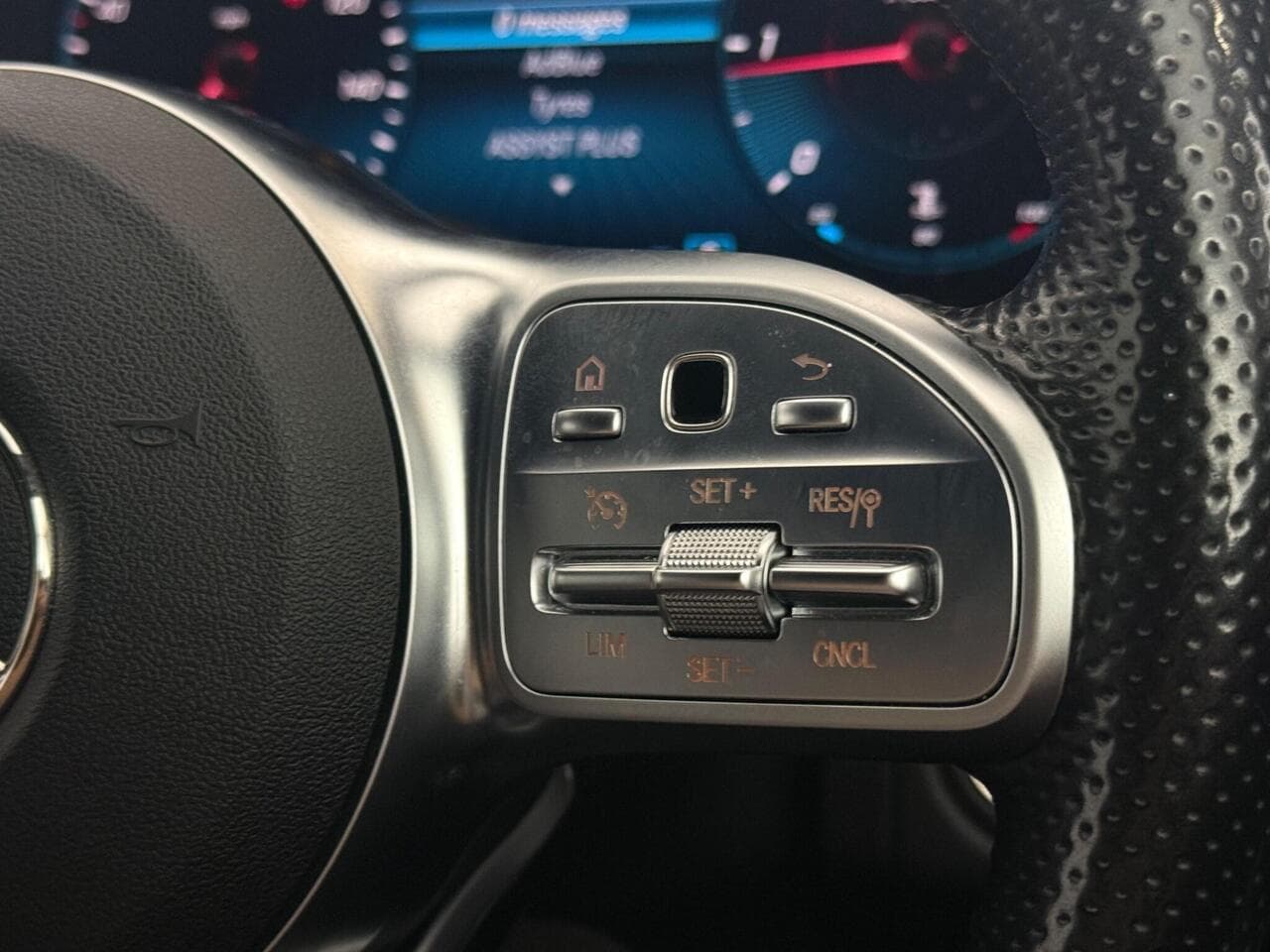 Mercedes-Benz C Class thumbnail Misc Controls