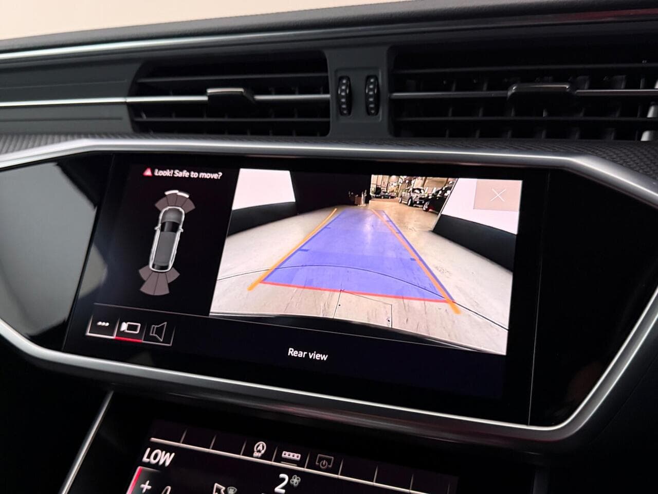 Audi A6 Avant thumbnail Infotainment System