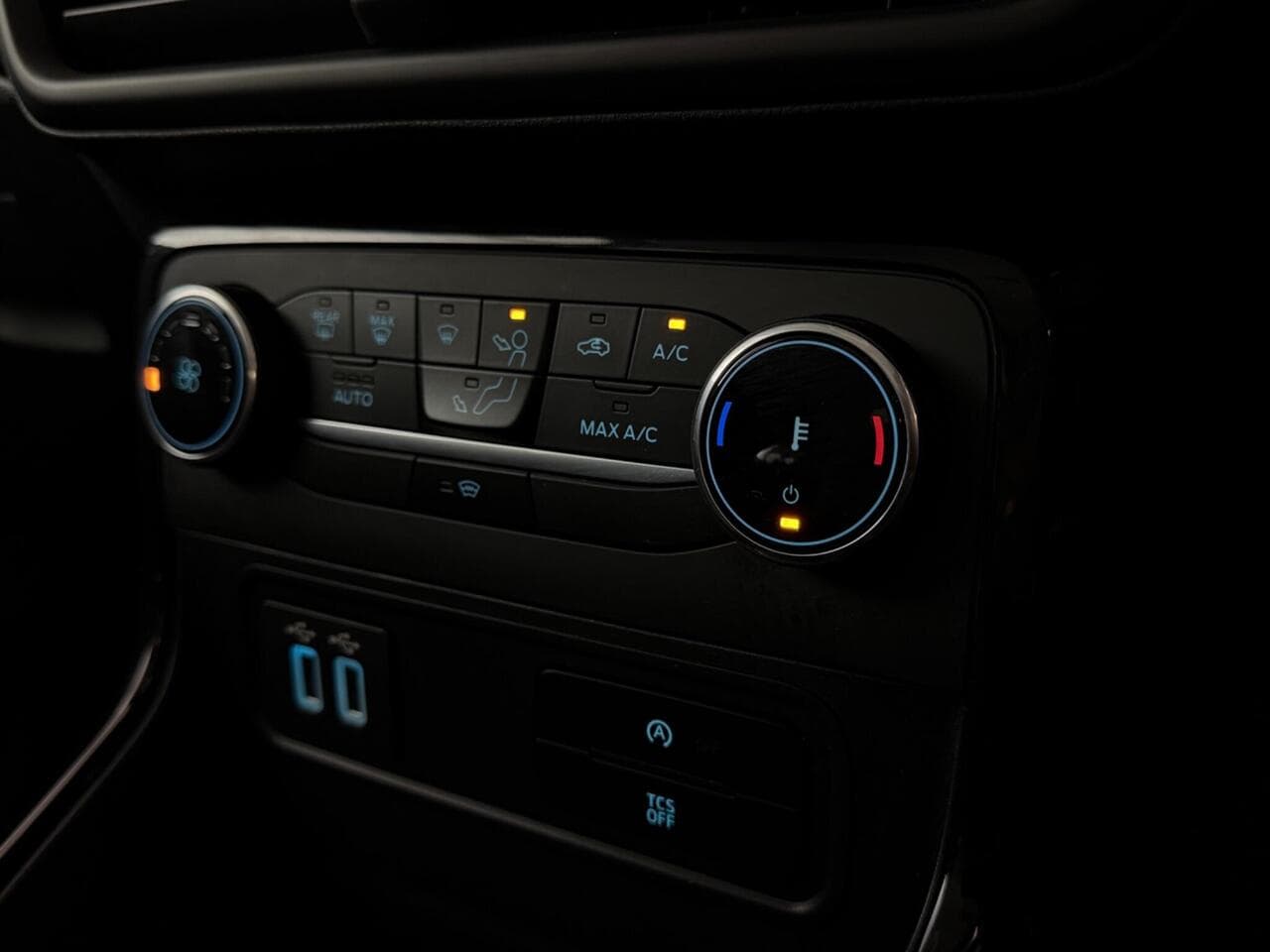 Ford EcoSport thumbnail Misc Controls