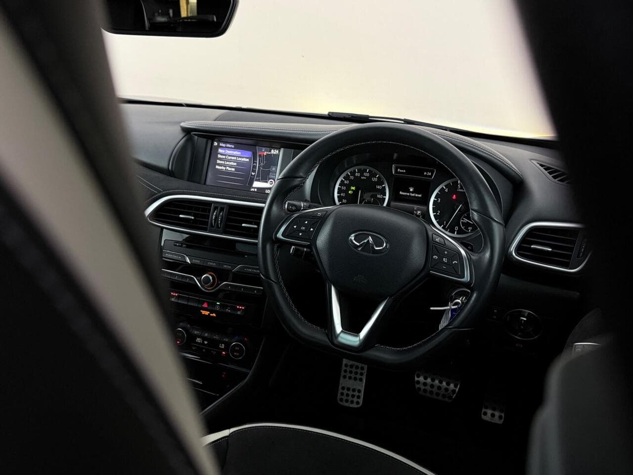 Infiniti Q30 thumbnail Interior Front