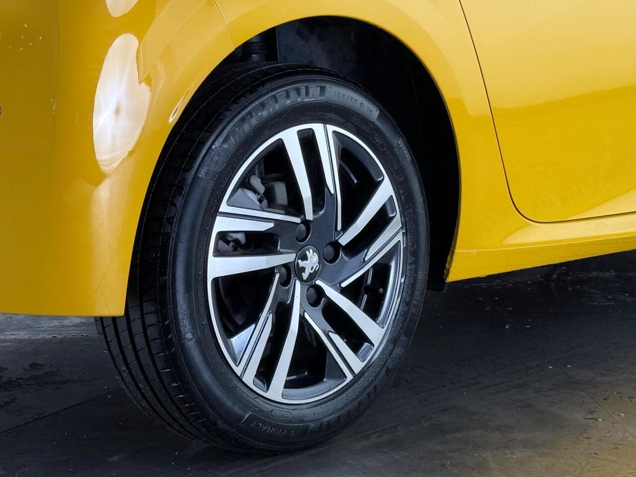 Peugeot 208 thumbnail Wheel
