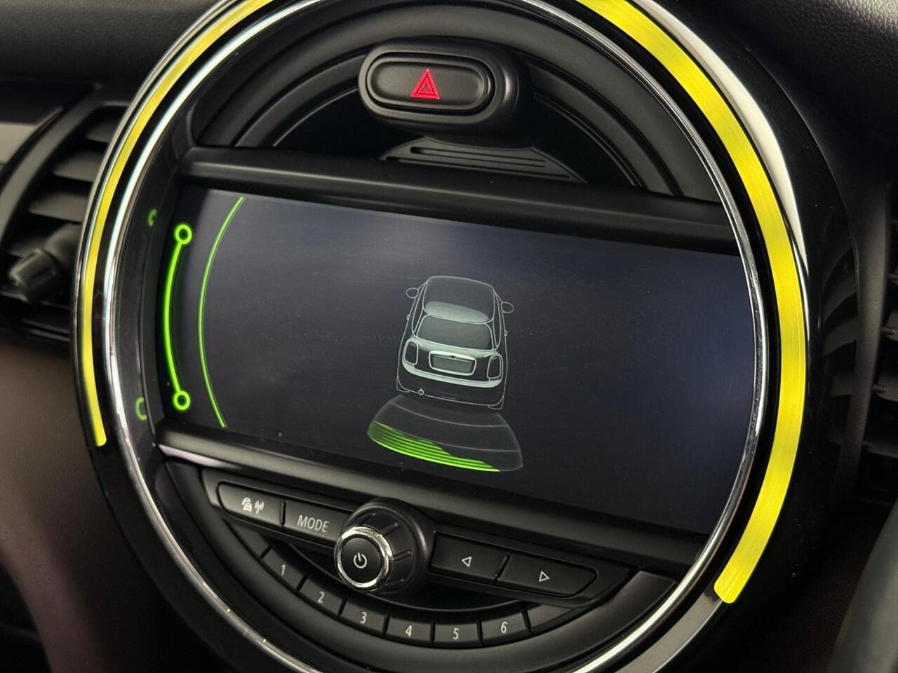 MINI Hatch thumbnail Infotainment System