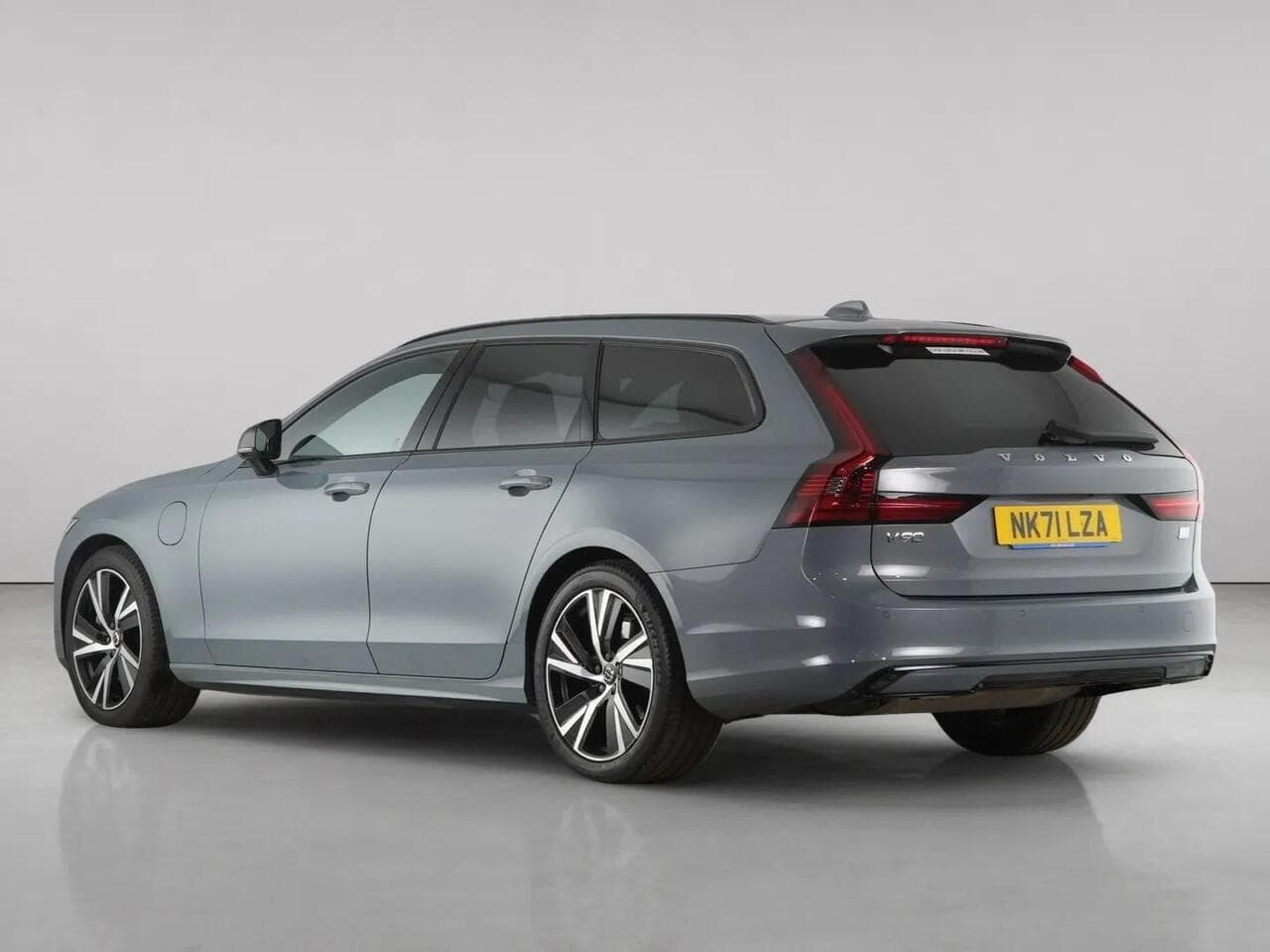Volvo V90 thumbnail Rear Left