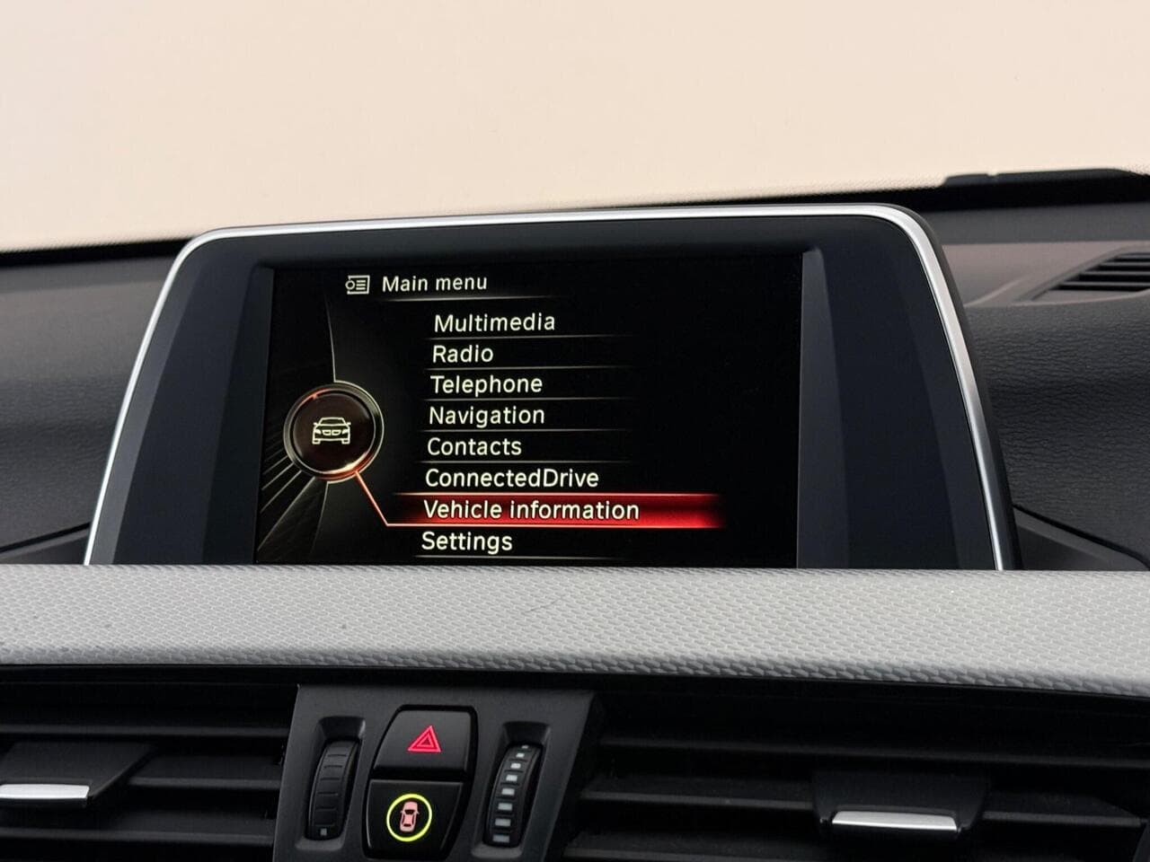 BMW X1 thumbnail Infotainment System