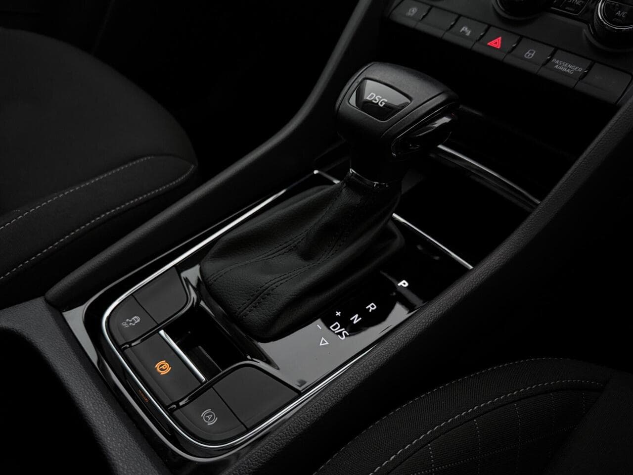 Skoda Karoq thumbnail Interior Front