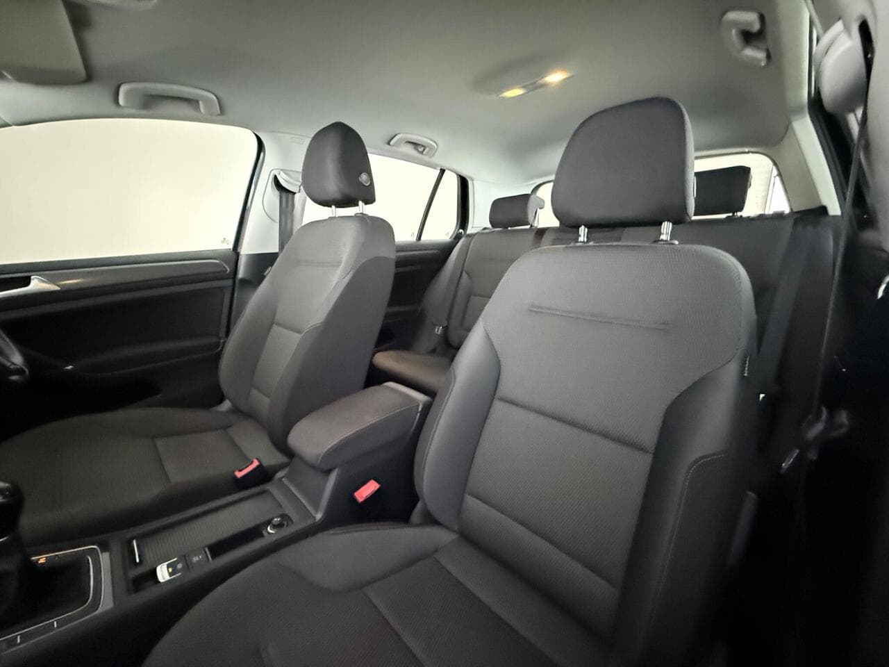 Volkswagen Golf thumbnail Seat Front Passenger