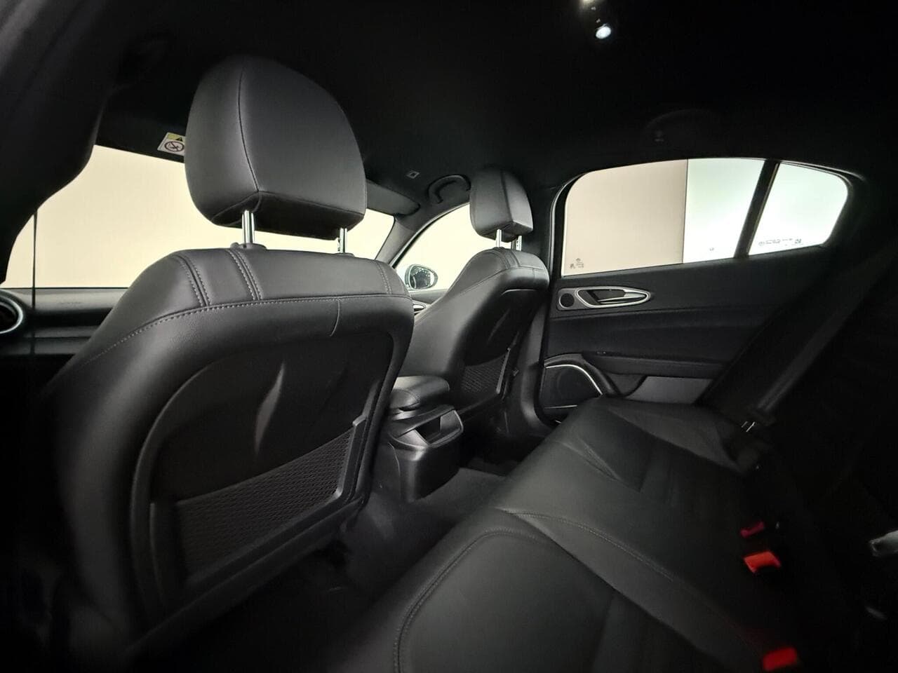 Alfa Romeo Giulia thumbnail Seats Rear
