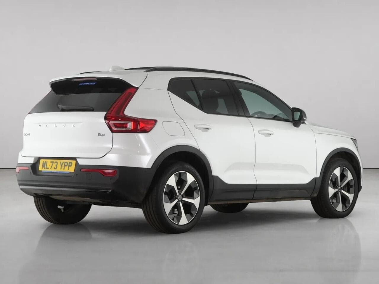 Volvo XC40 thumbnail Rear Right