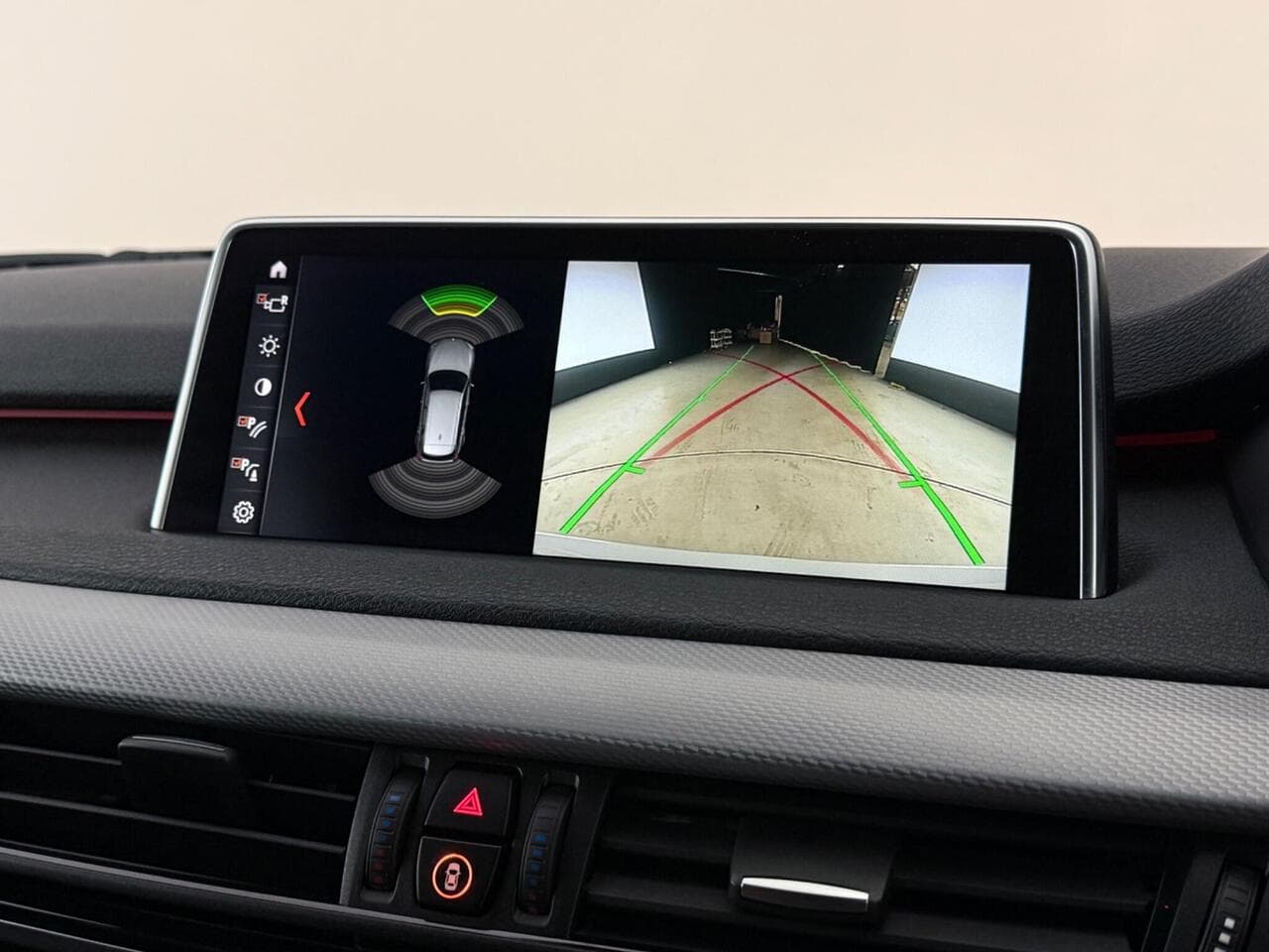 BMW X5 thumbnail Infotainment System
