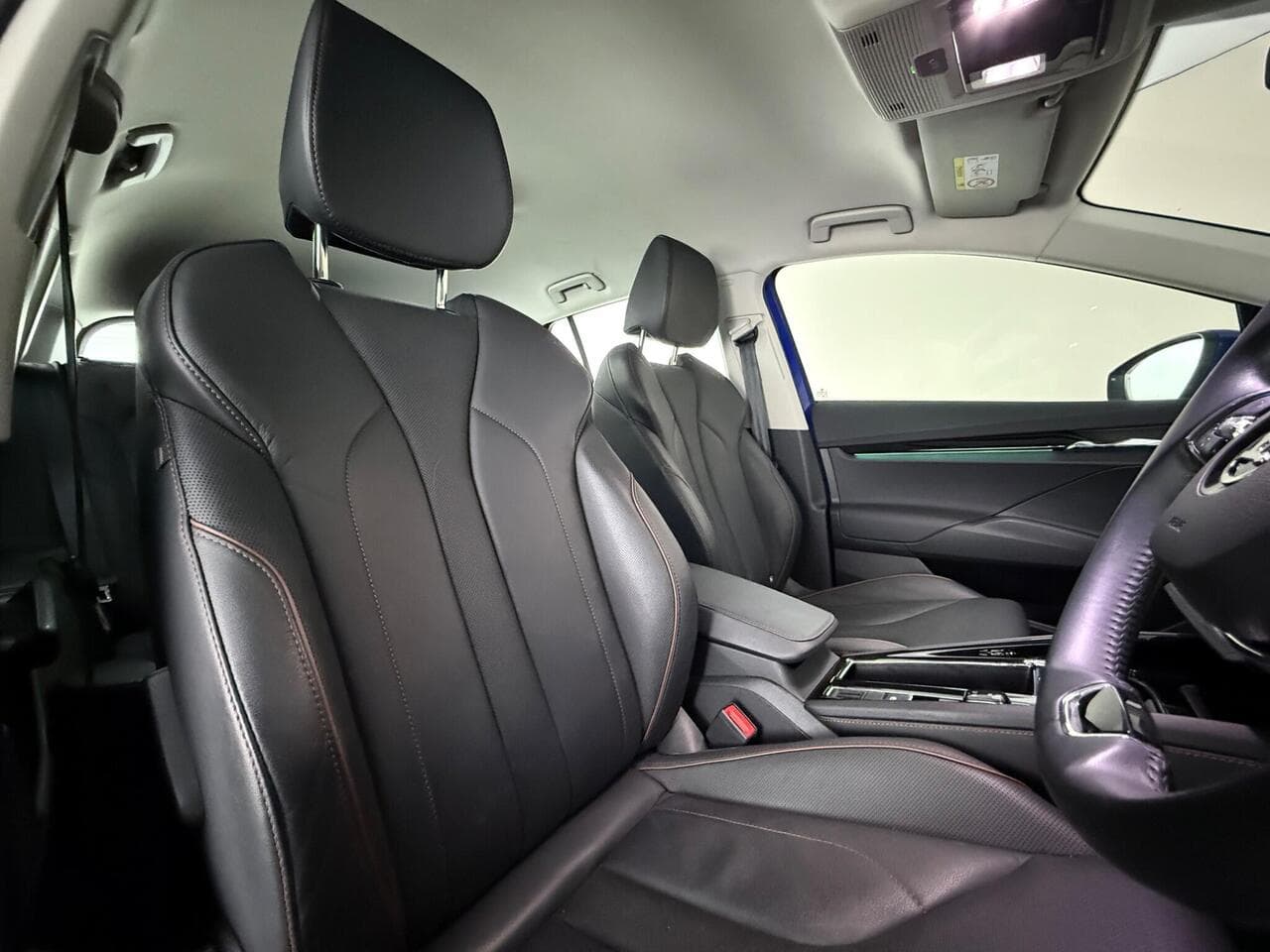 Skoda Enyaq thumbnail Seat Driver