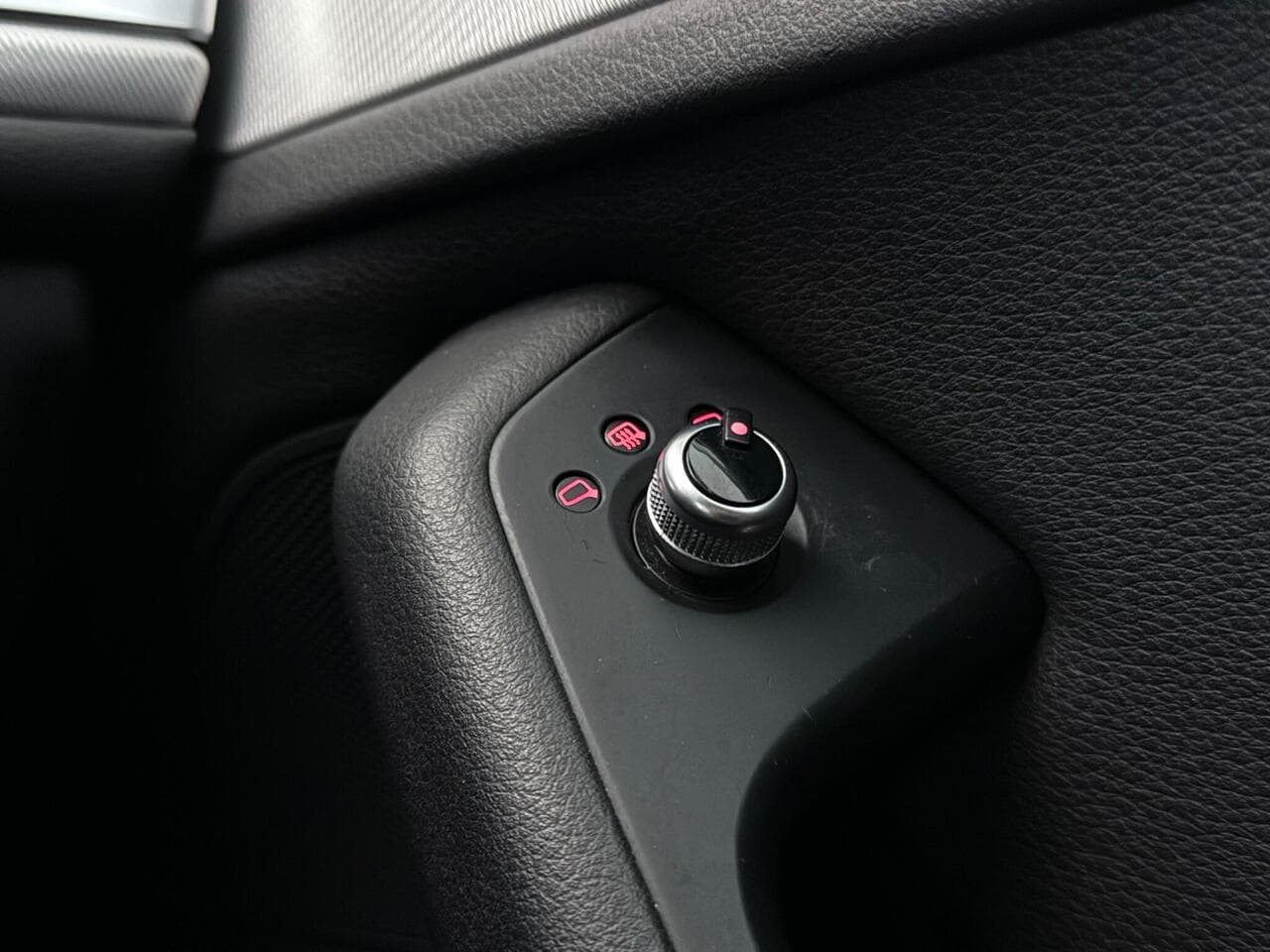Audi A6 Saloon thumbnail Misc Controls