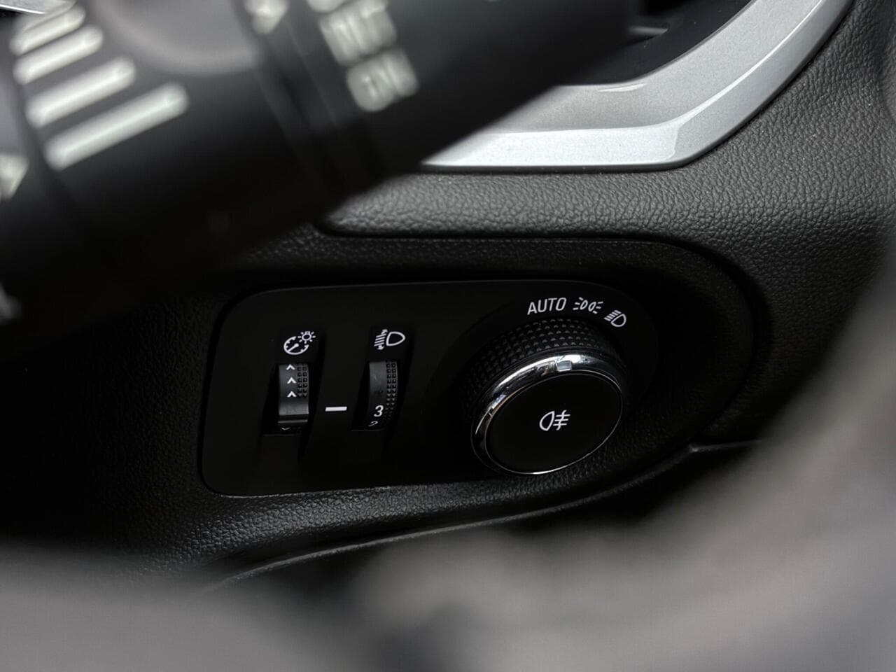 Vauxhall Grandland thumbnail Misc Controls