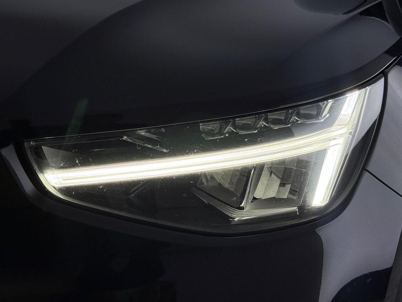 Volvo XC40 thumbnail Lights Front