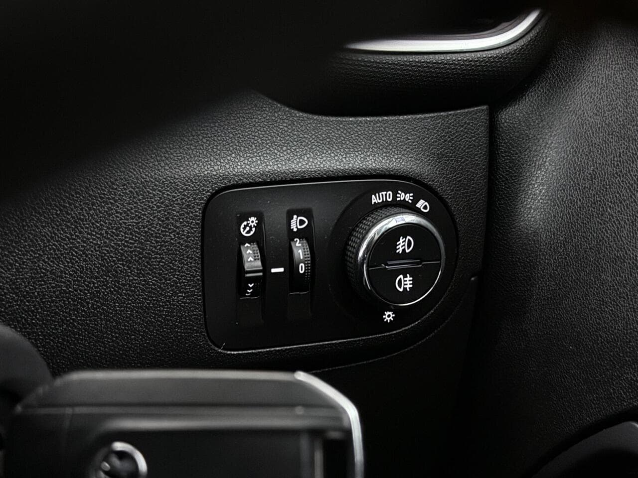 Vauxhall Crossland X thumbnail Misc Controls