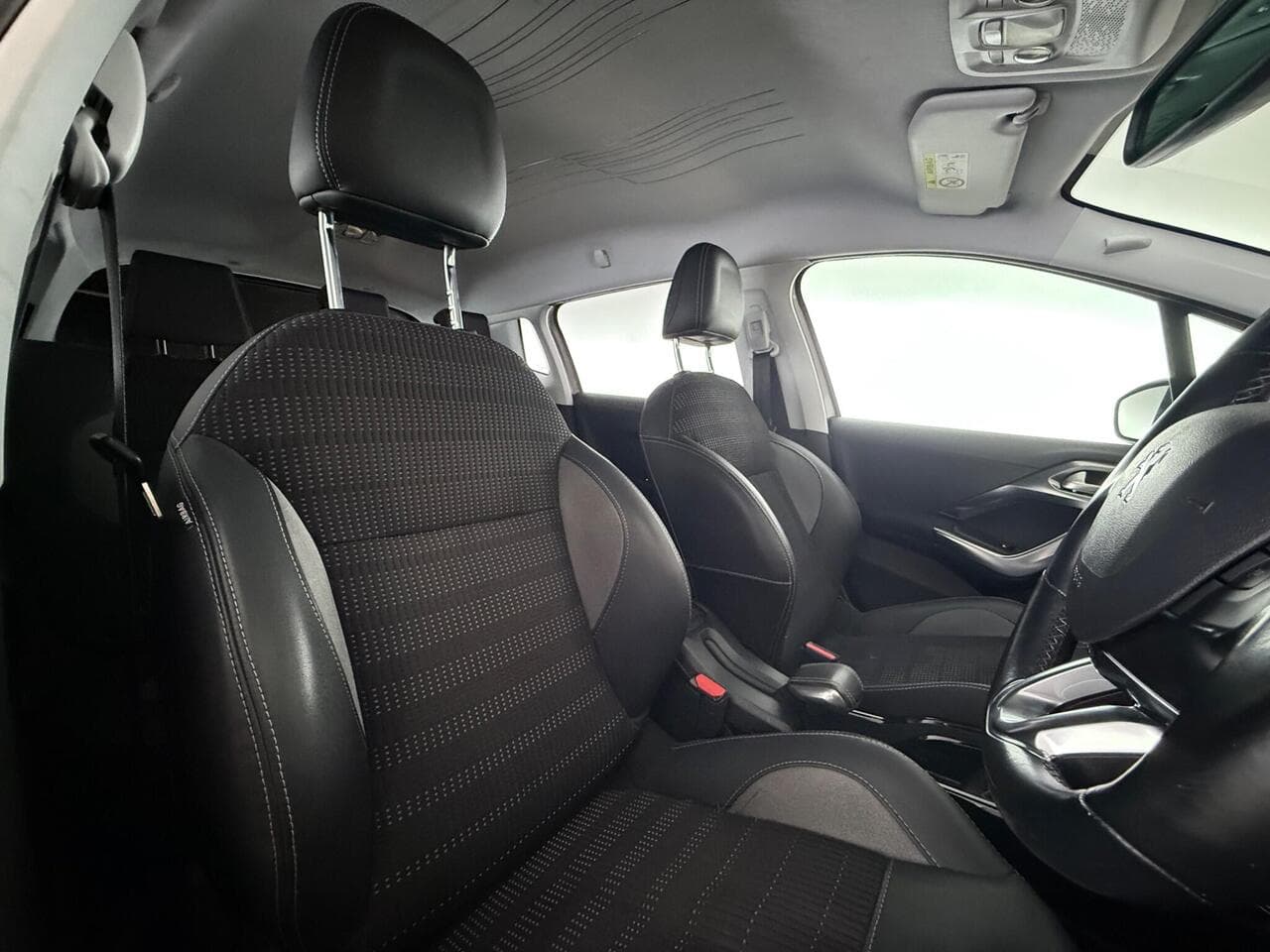 Peugeot 2008 thumbnail Seat Driver