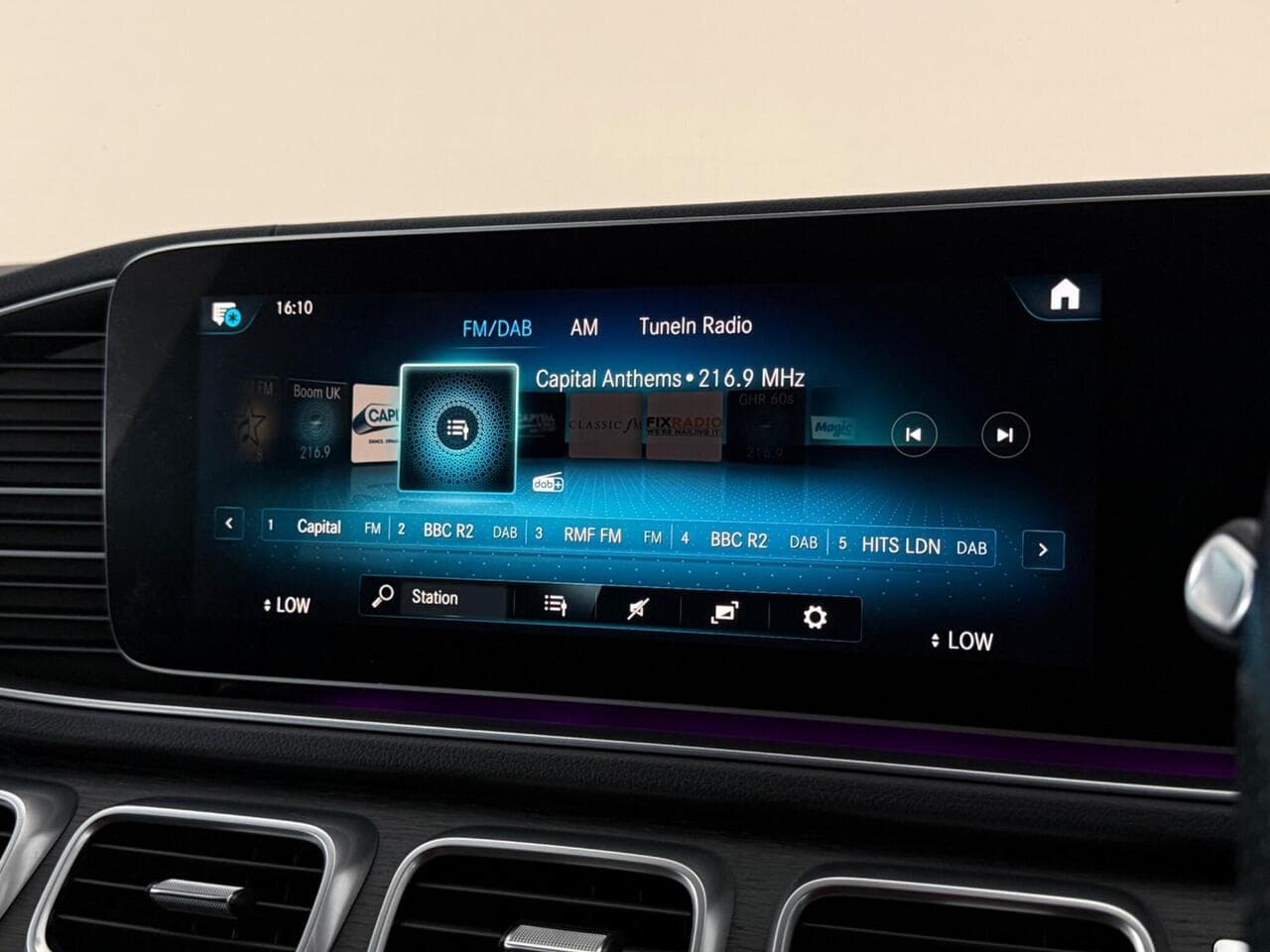 Mercedes-Benz GLE thumbnail Infotainment System