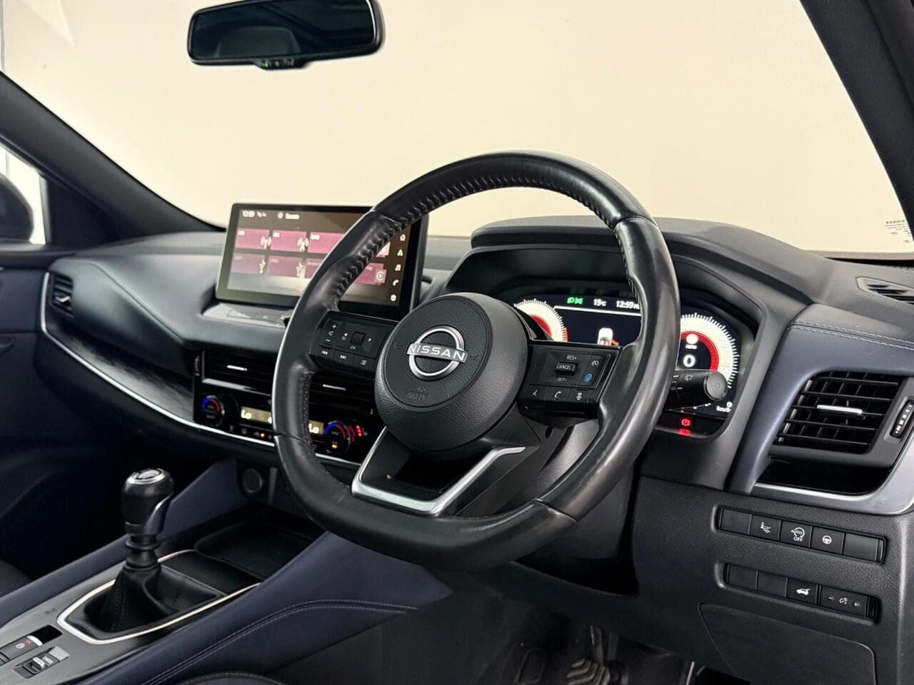 Nissan Qashqai thumbnail Interior Front