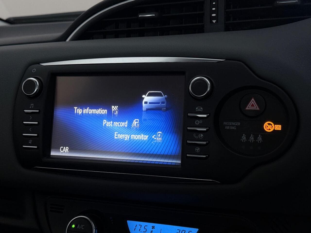 Toyota Yaris thumbnail Infotainment System