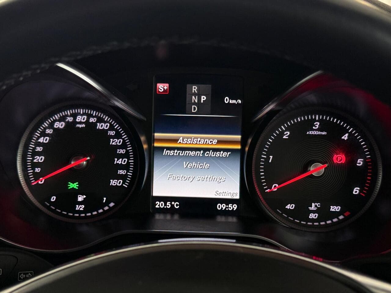 Mercedes-Benz GLC thumbnail Driver Instruments