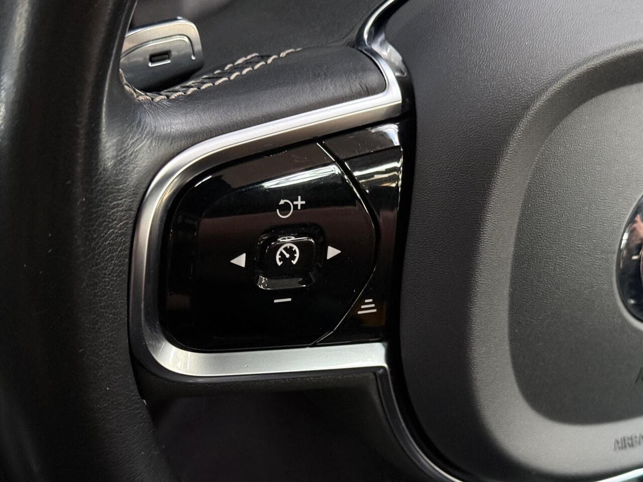 Volvo XC60 thumbnail Misc Controls
