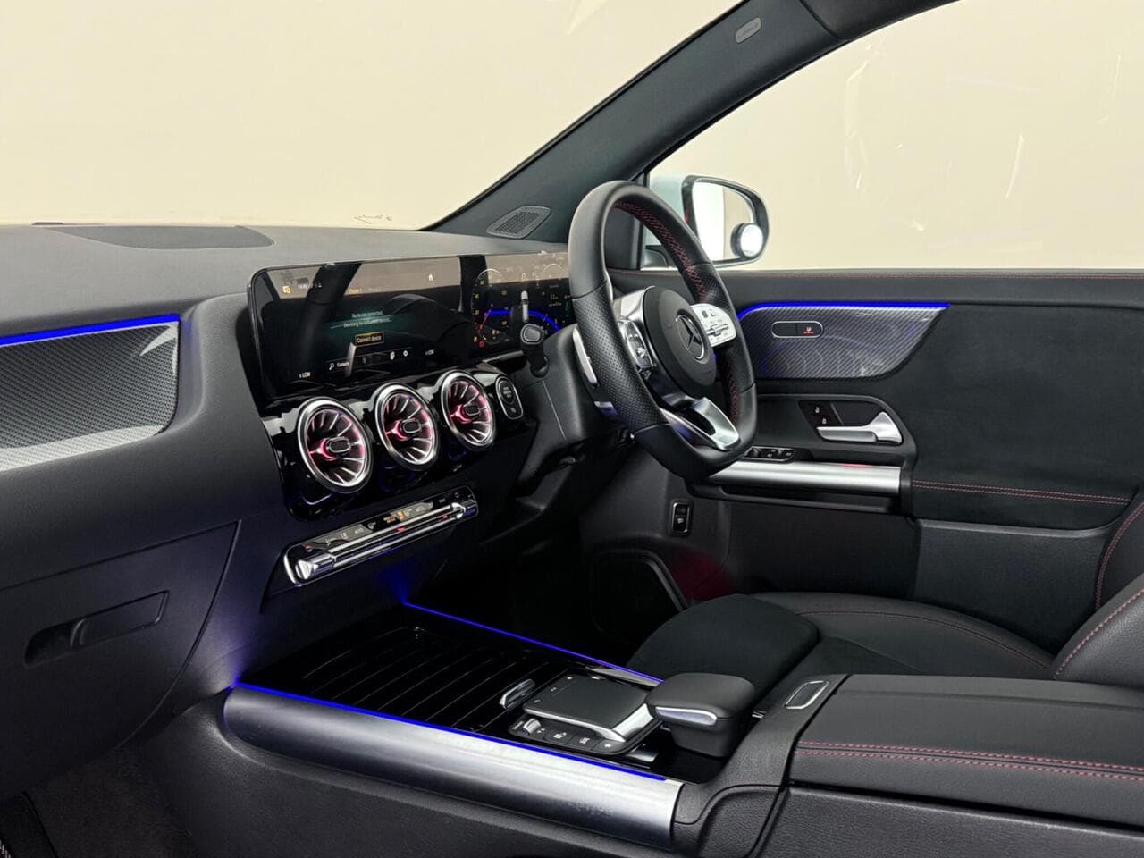 Mercedes-Benz GLA thumbnail Interior Front