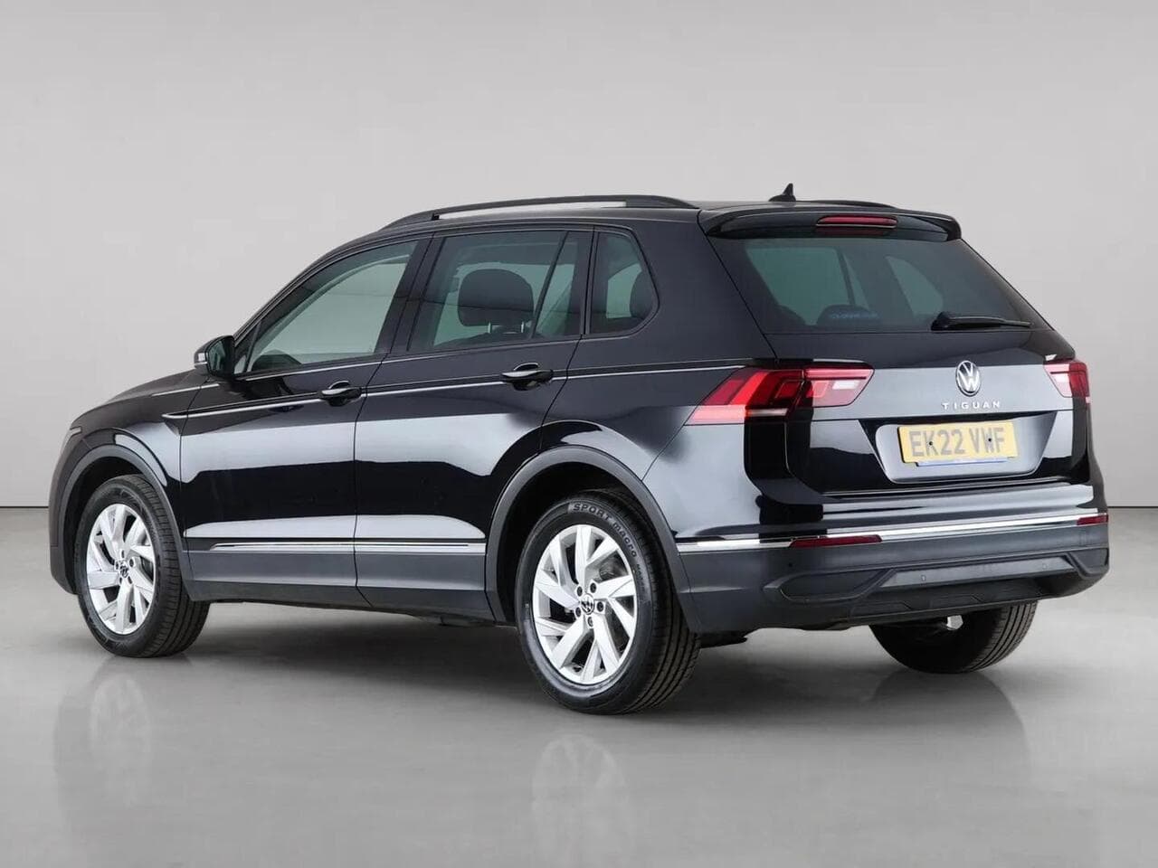 Volkswagen Tiguan thumbnail Rear Left