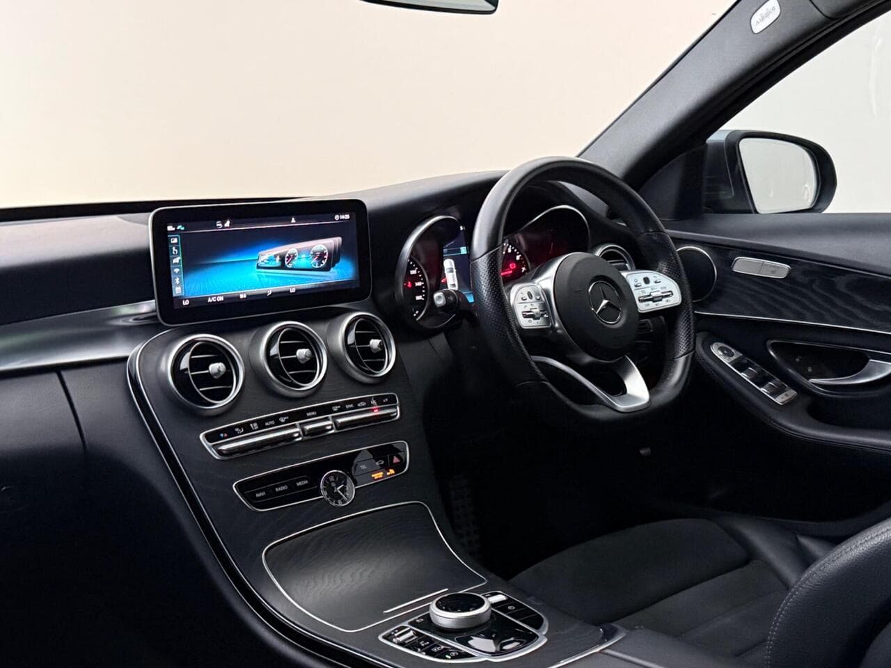 Mercedes-Benz C Class thumbnail Interior Front