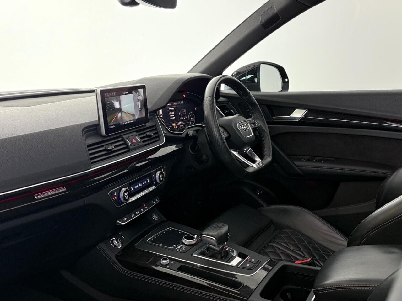 Audi Q5 thumbnail Interior Front