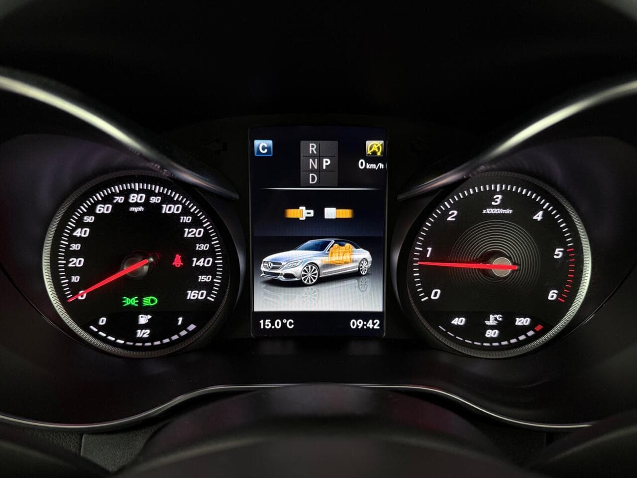 Mercedes-Benz C Class thumbnail Driver Instruments