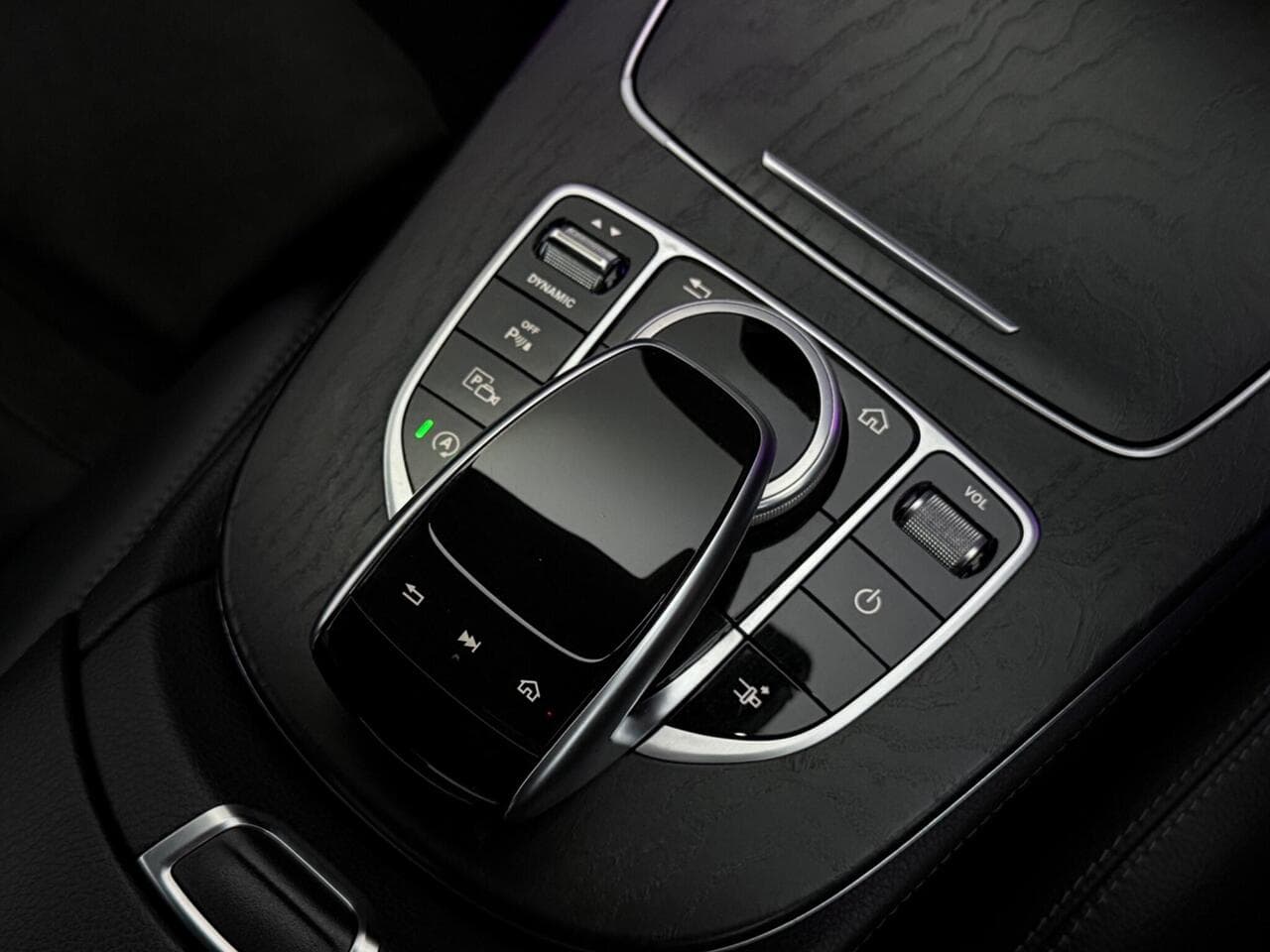 Mercedes-Benz E Class thumbnail Misc Controls
