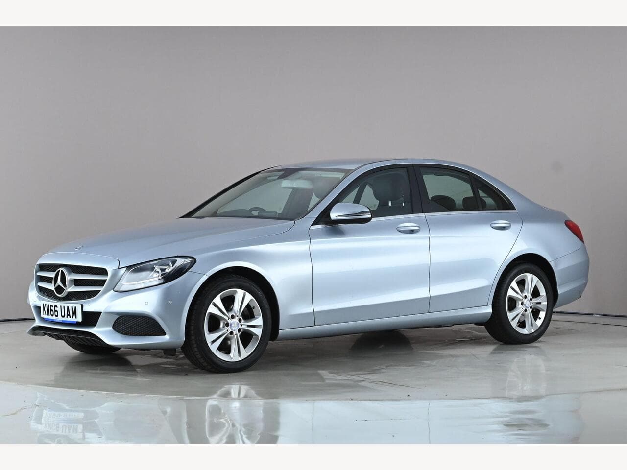 Mercedes-Benz C Class thumbnail Front Left