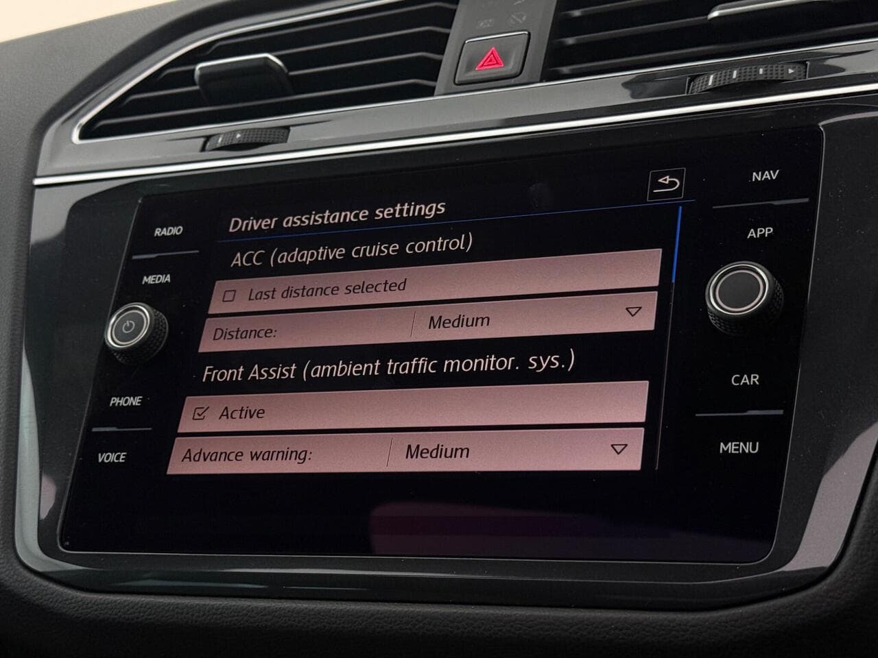 Volkswagen Tiguan thumbnail Infotainment System