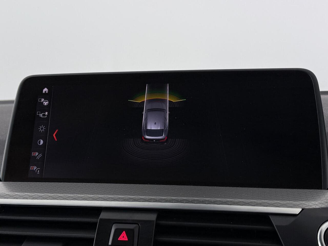 BMW X4 thumbnail Infotainment System