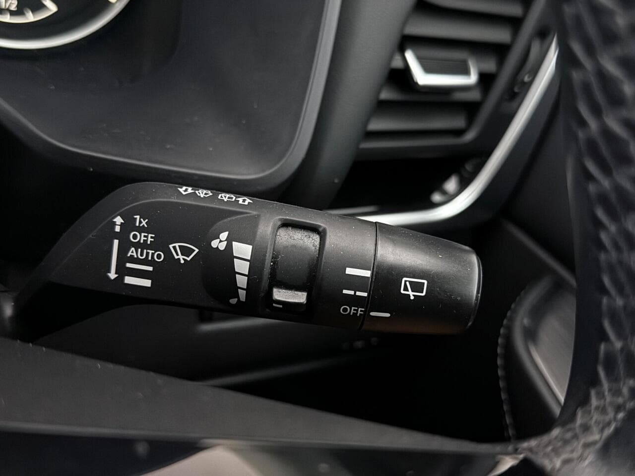 Nissan Qashqai thumbnail Misc Controls