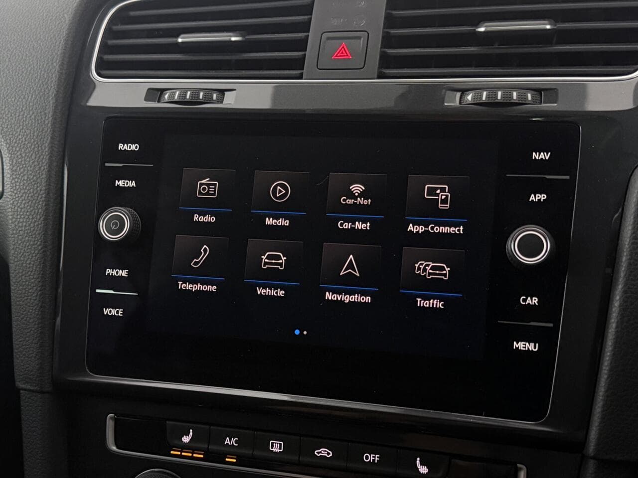 Volkswagen Golf thumbnail Infotainment System