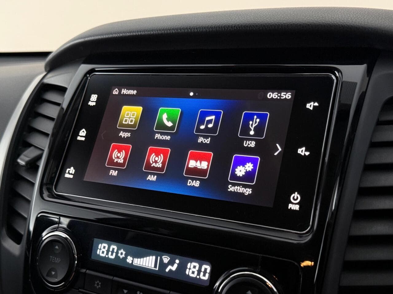 Mitsubishi Shogun Sport thumbnail Infotainment System