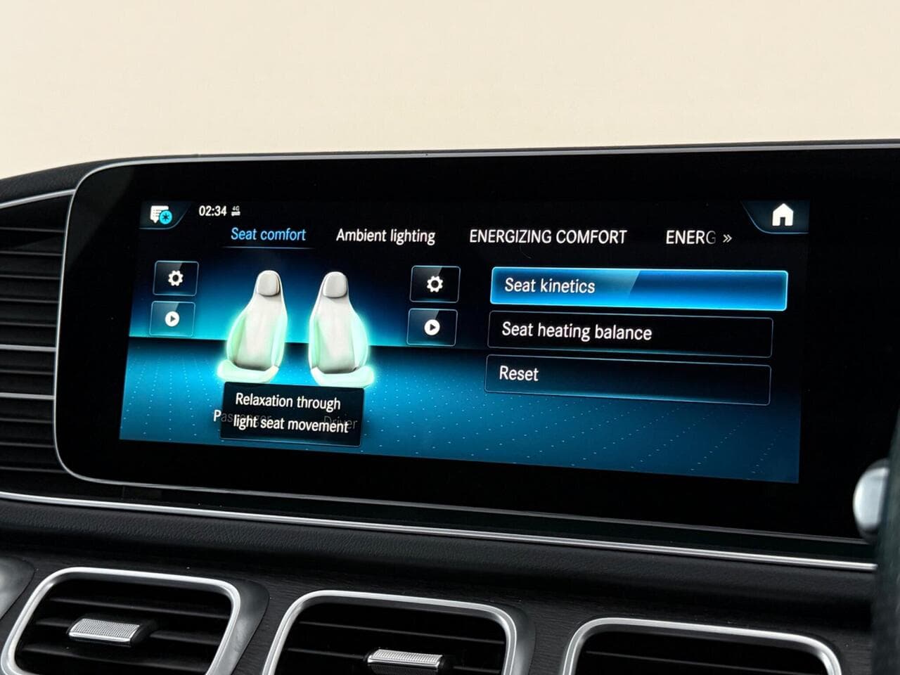 Mercedes-Benz GLE thumbnail Infotainment System