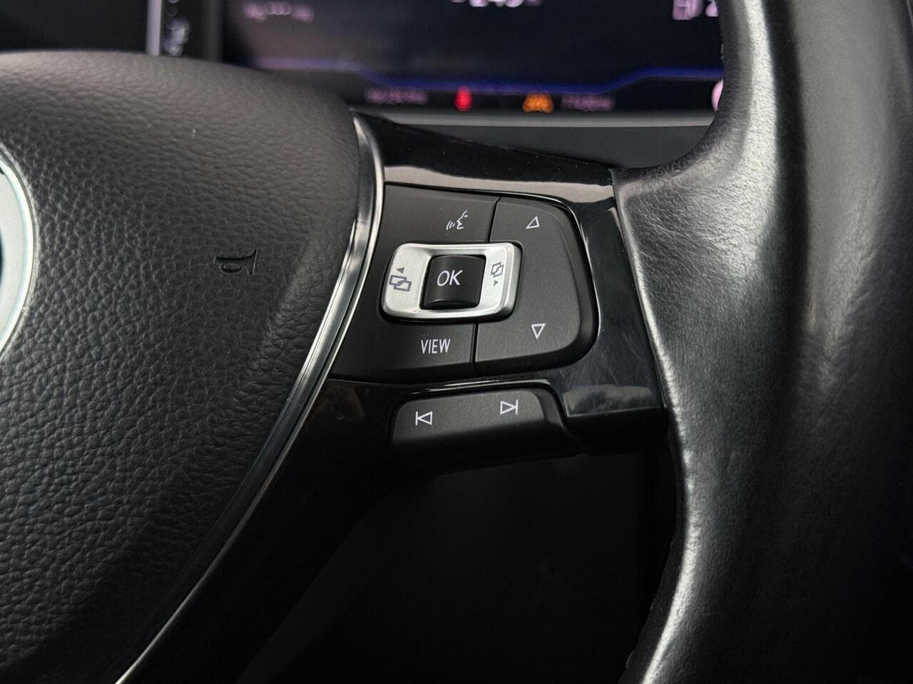 Volkswagen Tiguan Allspace thumbnail Misc Controls