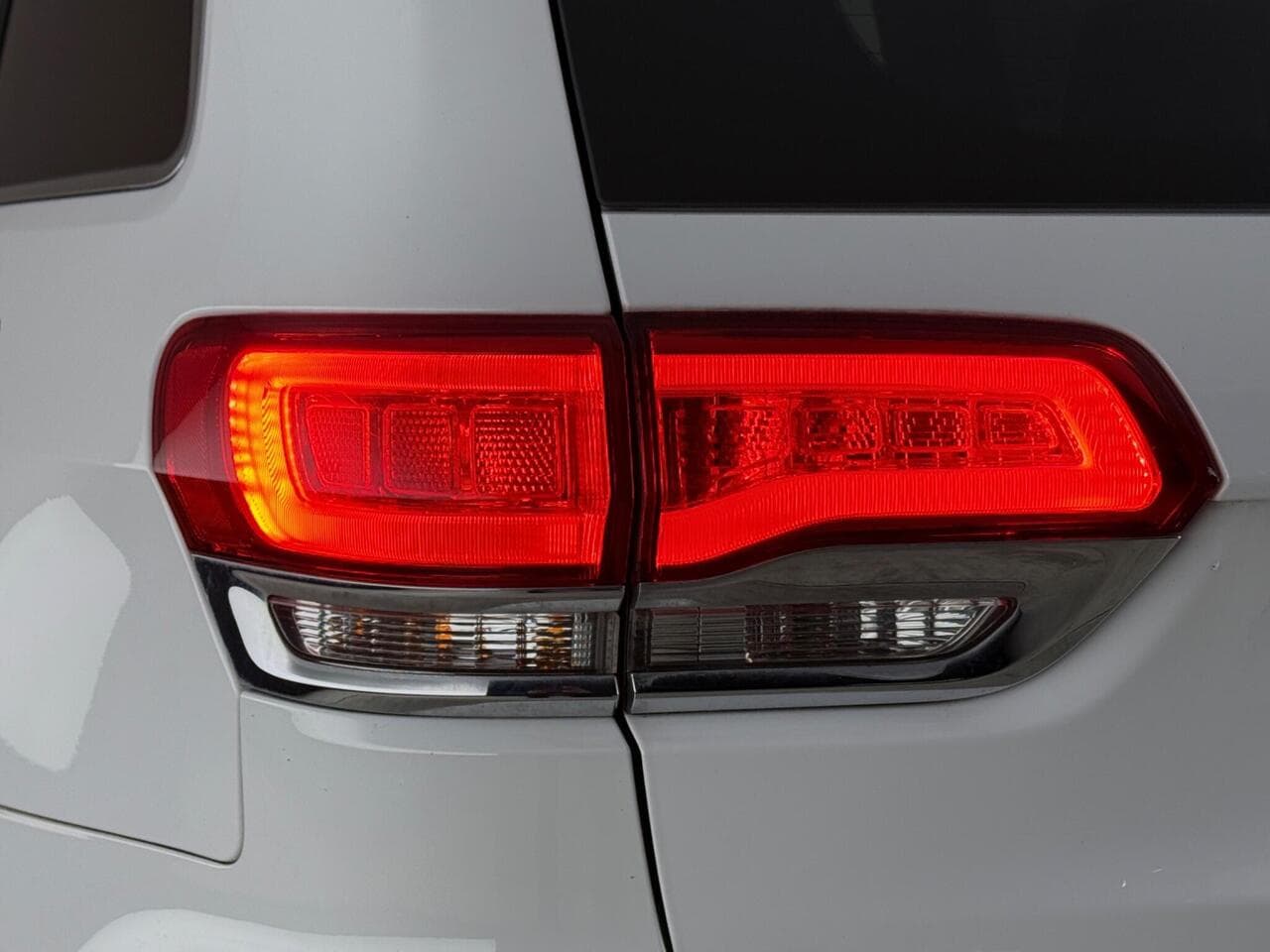 Jeep Grand Cherokee thumbnail Lights Rear