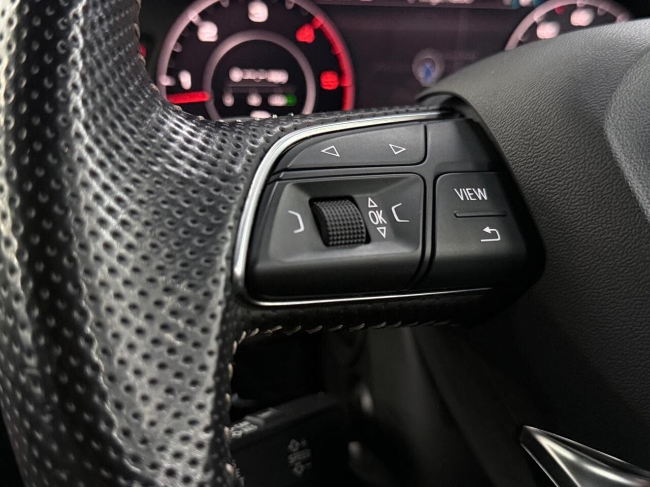 Audi Q7 thumbnail Misc Controls